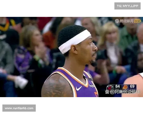 布克关键时刻的爆发力解析 如何在压力下成就球队胜利